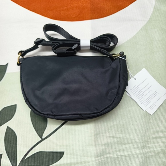 🍇 Lululemon All Night Festival Bag Micro 2L | Black Crossbody (BNWT) - Picture 2 of 4
